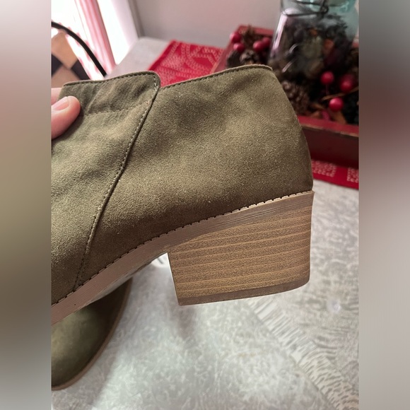 green booties - Picture 1 of 5